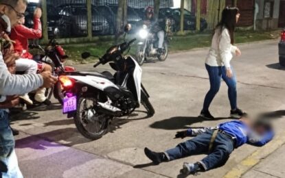 Sangriento enfrentamiento en Quilmes: un comisario abatió a tiros a un joven de 16 años e hirió a otro en un intento de robo motochorro