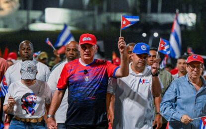 Donald Trump ahora amenaza con tomar «el control» de Cuba «casi de inmediato» y la isla se prepara para resistir