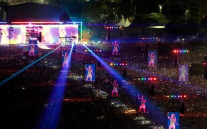 Shakira encendió Copacabana con «La fuerte» en la apertura de su concierto e hizo explotar Rio de Janeiro