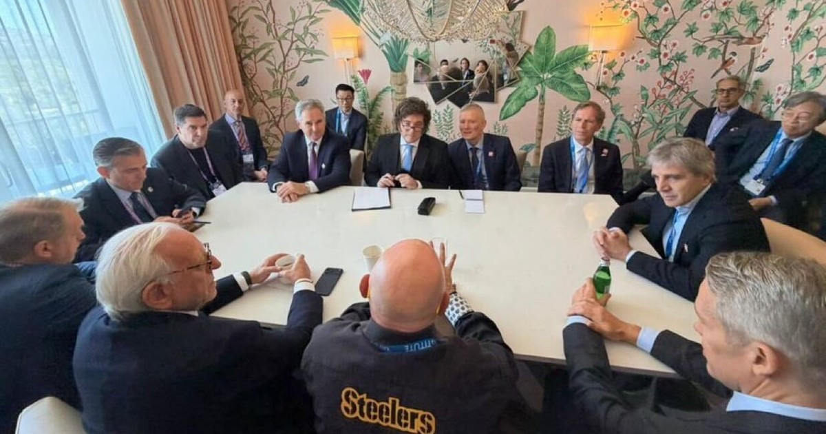 milei-se-reunio-con-empresarios-en-los-angeles,-pero-se-cancelo-su-encuentro-con-el-organizador-del-foro-global
