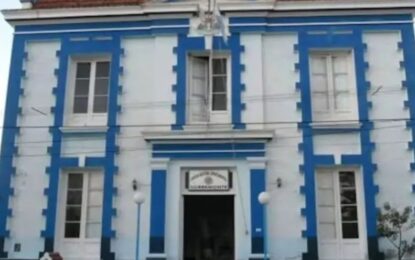 Escándalo en Córdoba: acusan a dos policías de obligar a una mujer a mostrarles las fotos íntimas que tenía en su celular