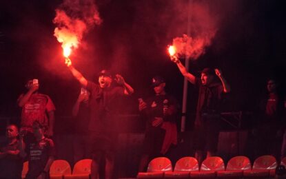 Graves incidentes en Colombia: la barra del DIM generó disturbios y se suspendió el partido por la Libertadores ante Flamengo