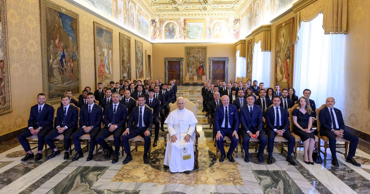 lautaro-martinez-encabezo-la-delegacion-del-inter-de-milan-en-su-visita-al-papa,-que-recibio-a-los-campeones-en-el-vaticano