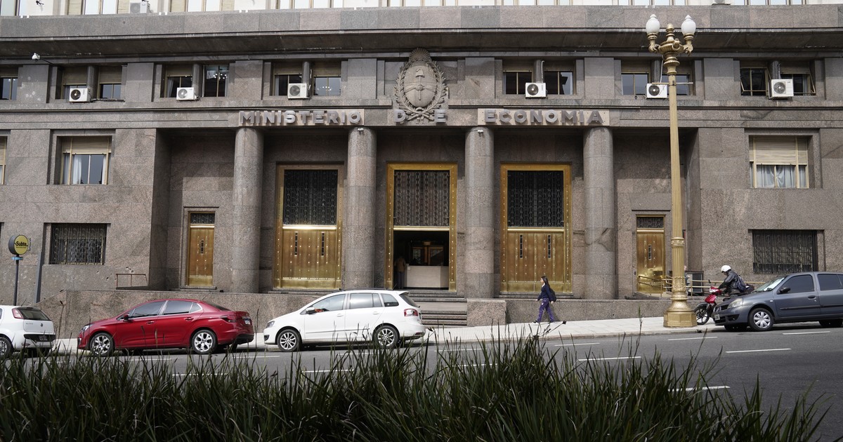 sira:-el-gobierno-confirmo-que-dos-empresas-que-habrian-pagado-coimas-concretaron-la-operacion-para-obtener-dolares-oficiales