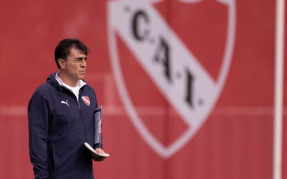 Quinteros sigue en Independiente tras la eliminación y el interés del exterior: las condiciones que le pondrá a la dirigencia