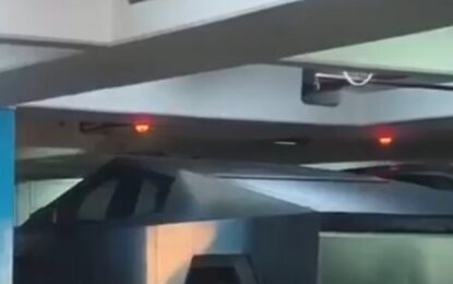 Polémica por la aparición de un Tesla en el Congreso: es del diputado Manuel Quintar y en el país se vende a US$ 300.000