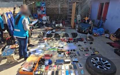 Caen ladrones de camionetas de alta gama: el insólito error en un hotel alojamiento que los delató