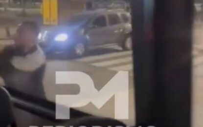 Una pelea de tránsito terminó con un conductor atacando a palazos un colectivo en Constitución: «¡Nos llenaste de vidrios!»