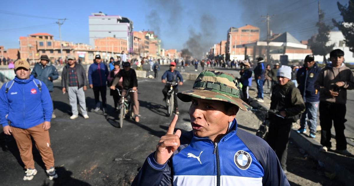 bolivia:-campesinos-se-concentran-en-el-alto-para-descender-a-la-paz-y-exigir-la-renuncia-del-presidente