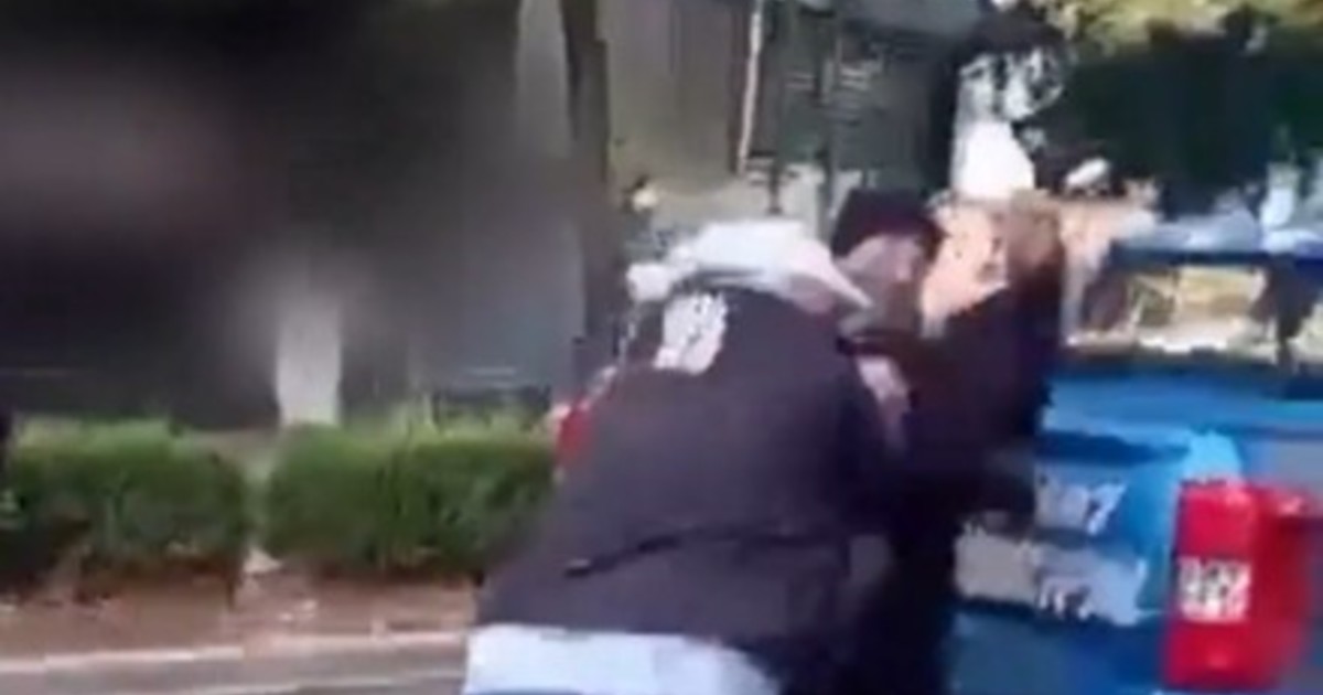 choco,-se-nego-al-control-de-alcoholemia-y-se-agarro-a-pinas-con-la-policia:-quedo-detenido