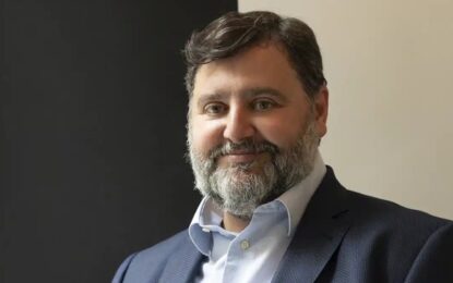 Carlos Rubio, interiorista: «El problema de pintar de blanco viene a los seis meses, especialmente si tienes mascotas o niños. Hay alternativas más inteligentes»