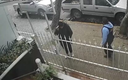 Investigan a falsos policías que intentan entrar en casas a pocos metros de la Gobernación en La Plata