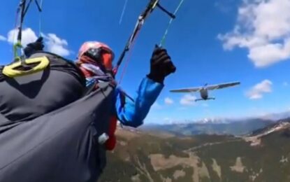 El impactante momento en que una avioneta arrolla a una paracaidista en pleno vuelo