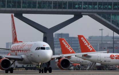 «Se temió lo peor»: un vuelo tuvo que ser desviado por la confesión de un pasajero sobre lo que llevaba en la bodega del avión