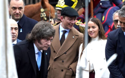 Santiago Caputo fue vestido de Peaky Blinders al Tedeum y explotaron las redes