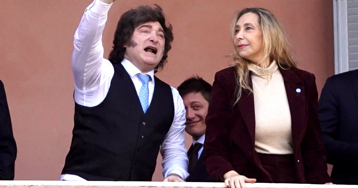 tras-el-tedeum,-milei-trato-de-calmar-la-interna-con-fotos:-se-mostro-con-karina,-santiago-caputo-y-bullrich