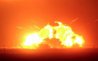 La impactante explosión de un cohete de la empresa de Jeff Bezos durante una prueba en Cabo Cañaveral