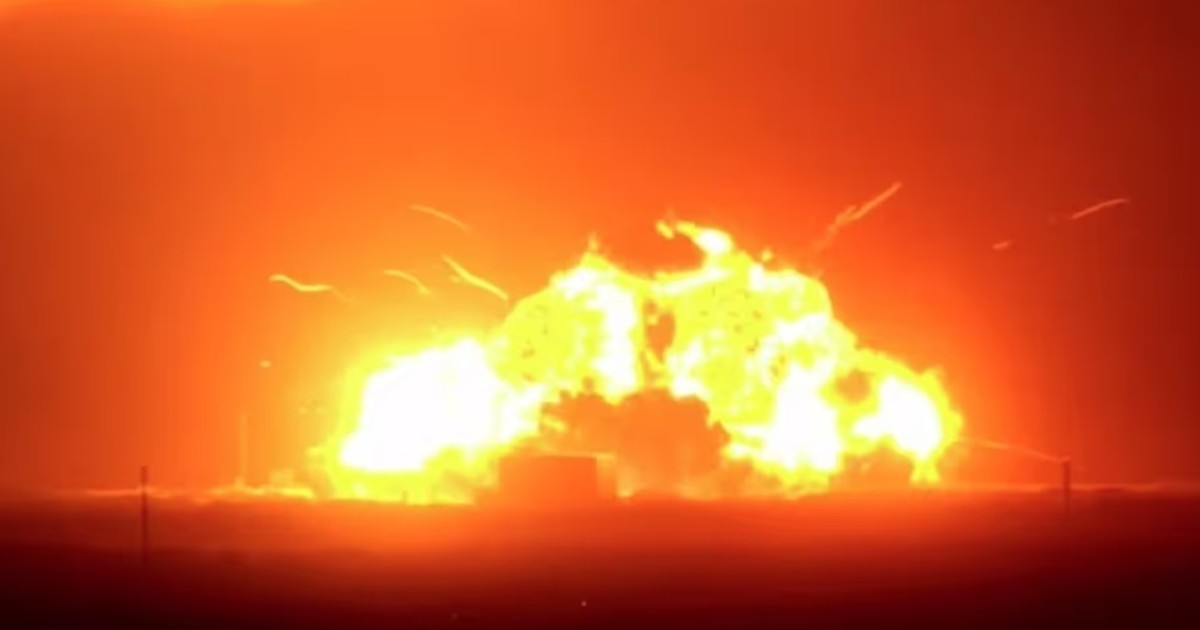 la-impactante-explosion-de-un-cohete-de-la-empresa-de-jeff-bezos-durante-una-prueba-en-cabo-canaveral