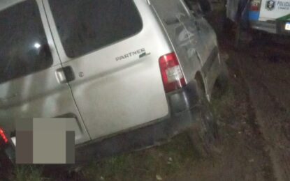 Recuperaron un vehículo abandonado en una zanja tras un insólito hurto en la zona metropolitana