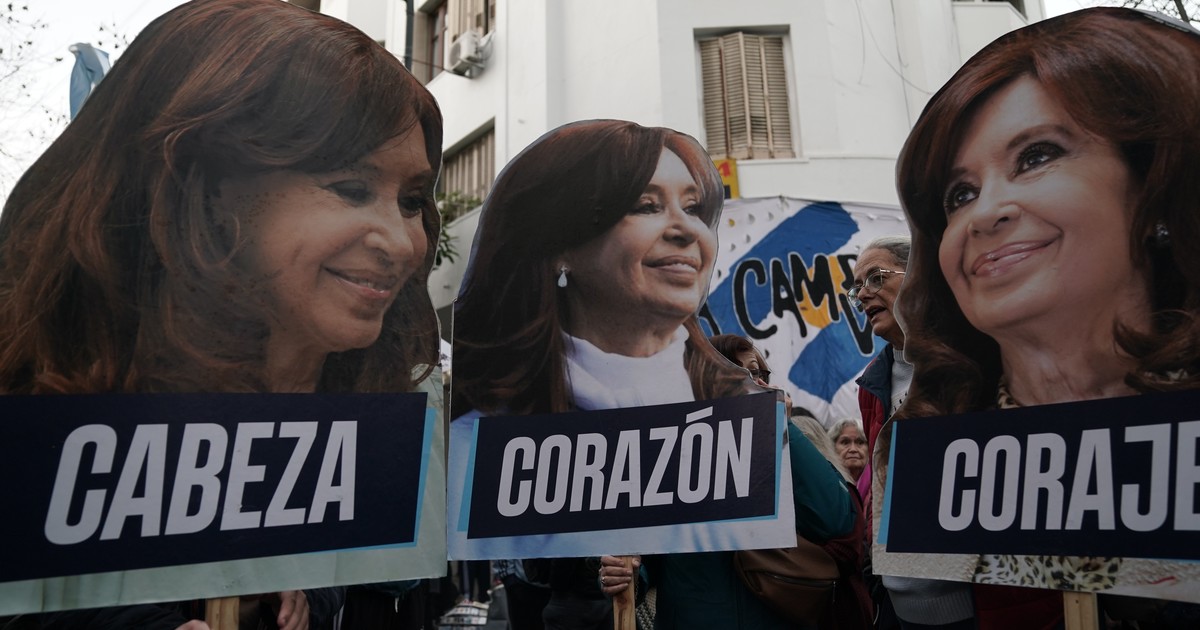 «cada-uno-en-la-suya»:-el-aniversario-de-la-prision-de-cristina-kirchner-expone-las-tensiones-internas-en-el-peronismo