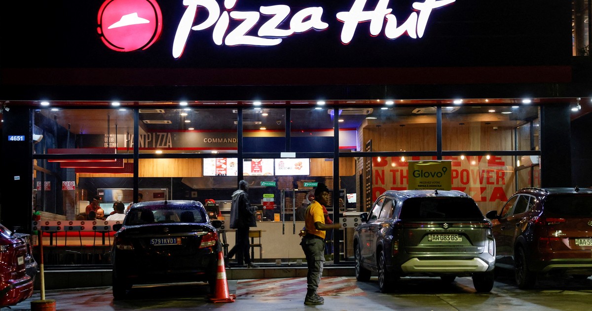 pizza-hut-se-vende-por-2.700-millones-de-dolares:-que-hay-detras-de-la-operacion-que-podria-cambiar-el-futuro-de-la-cadena-para-siempre