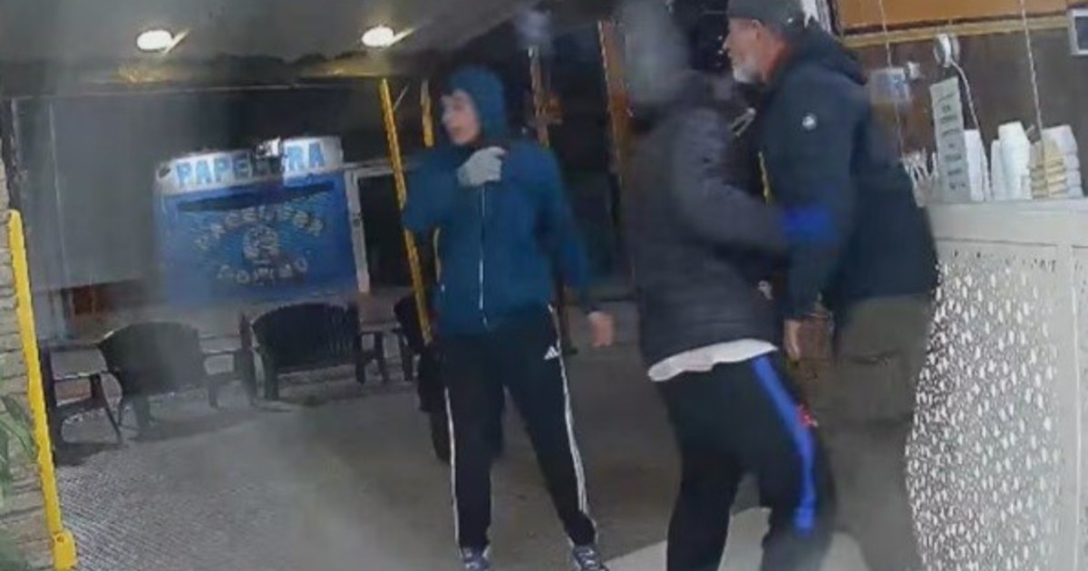 terror-en-una-heladeria-de-la-matanza:-ataque-de-tres-ladrones-armados-para-robarle-a-un-hombre-y-su-hija-de-10-anos