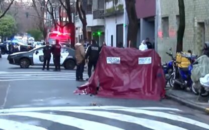 Mataron a puñaladas a un joven en San Cristóbal y detuvieron al hermano de la víctima