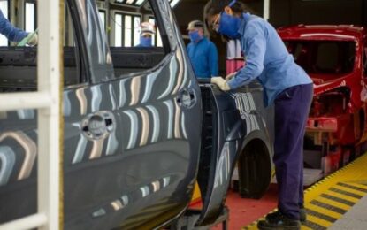 El «socio silencioso» del Banco Central: la industria a media máquina demanda menos dólares para insumos y ayuda a comprar reservas
