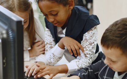 Noruega prohibió el uso de la IA a los niños: «Aumenta el riesgo de que se salten pasos en su educación. Lo más importante es que aprendan a leer, escribir y hacer matemáticas»