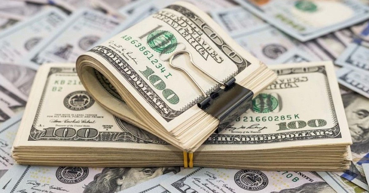 el-dolar-llego-a-los-$-1.500-en-algunos-bancos:-el-bcra-compra-menos,-opera-en-futuros-y-vende-bonos-para-contener-la-suba
