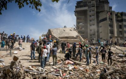 Los venezolanos buscan a sus víctimas entre los escombros: “Lo que nos faltaba”, dicen con resignación en Caracas
