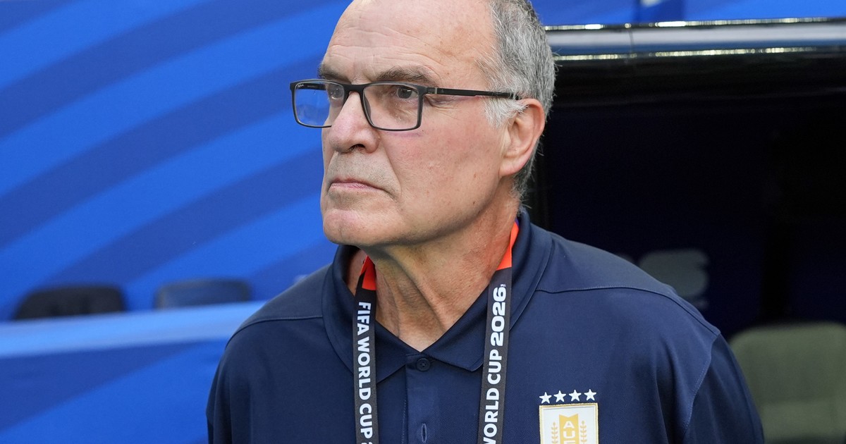 bielsa-ante-su-hora-mas-dificil:-uruguay-choca-con-espana-con-la-permanencia-en-el-mundial-en-juego