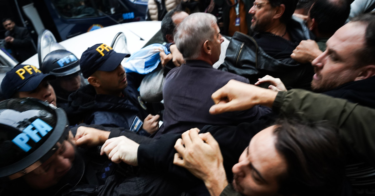 procesaron-y-embargaron-a-juan-grabois-por-la-violenta-toma-del-instituto-peron