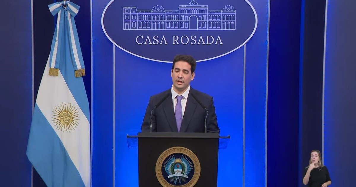 el-texto-que-leyo-el-nuevo-vocero-de-milei-cuando-le-preguntaron-por-manuel-adorni:-«no-es-mi-rol-hablar-de-detalles-del-caso»