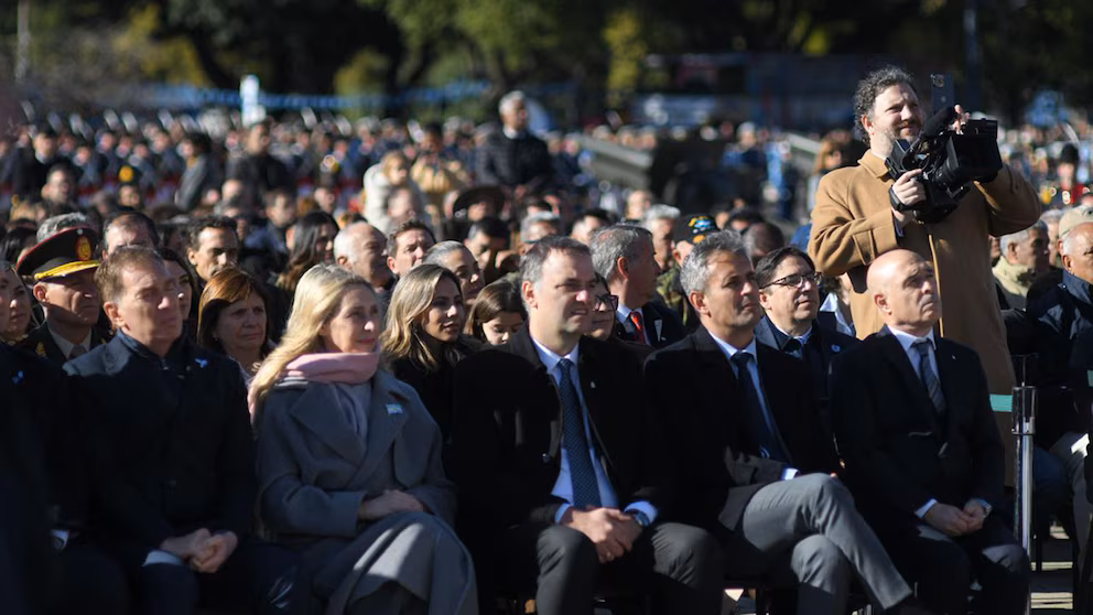 El enroque comunicacional y la tensión en el tablero oficialista