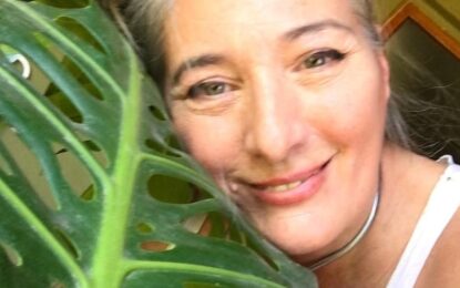 Sandra Ballesteros, la mujer fatal que dejó la actuación y trabaja en una estación de servicio