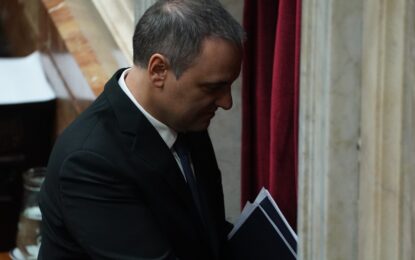 Adorni sigue con custodia oficial sin ser funcionario y en el Gobierno afirman que es «por motivos de seguridad»