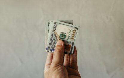 Por la suba del dólar, en junio aumentaron los depósitos en los bancos, pero bajaron los créditos en moneda extranjera