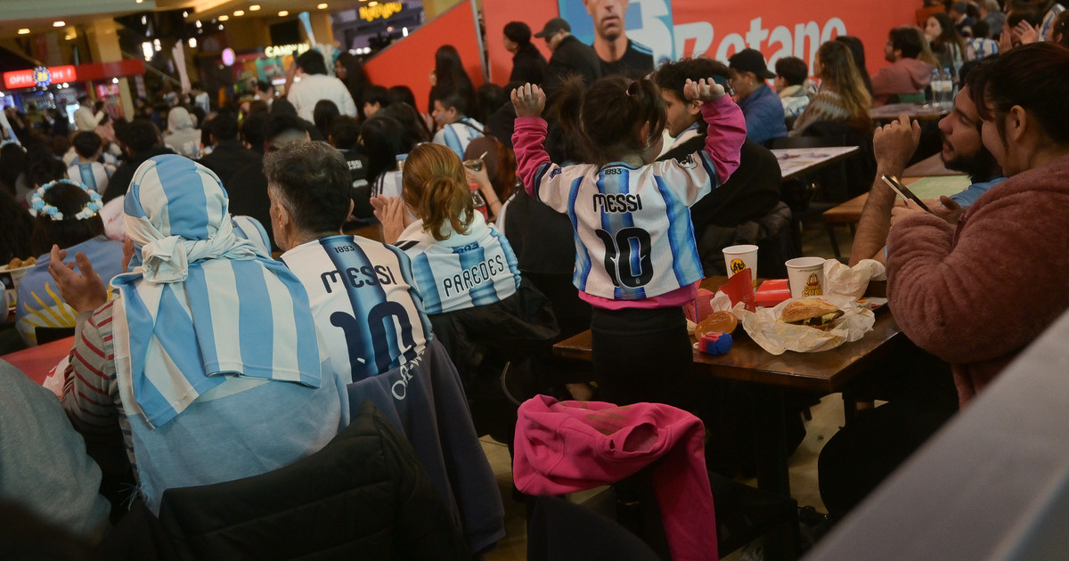 efecto-mundial:-explota-la-compra-de-picadas-en-la-previa-y-se-apagan-los-pagos-con-qr-mientras-juega-la-seleccion
