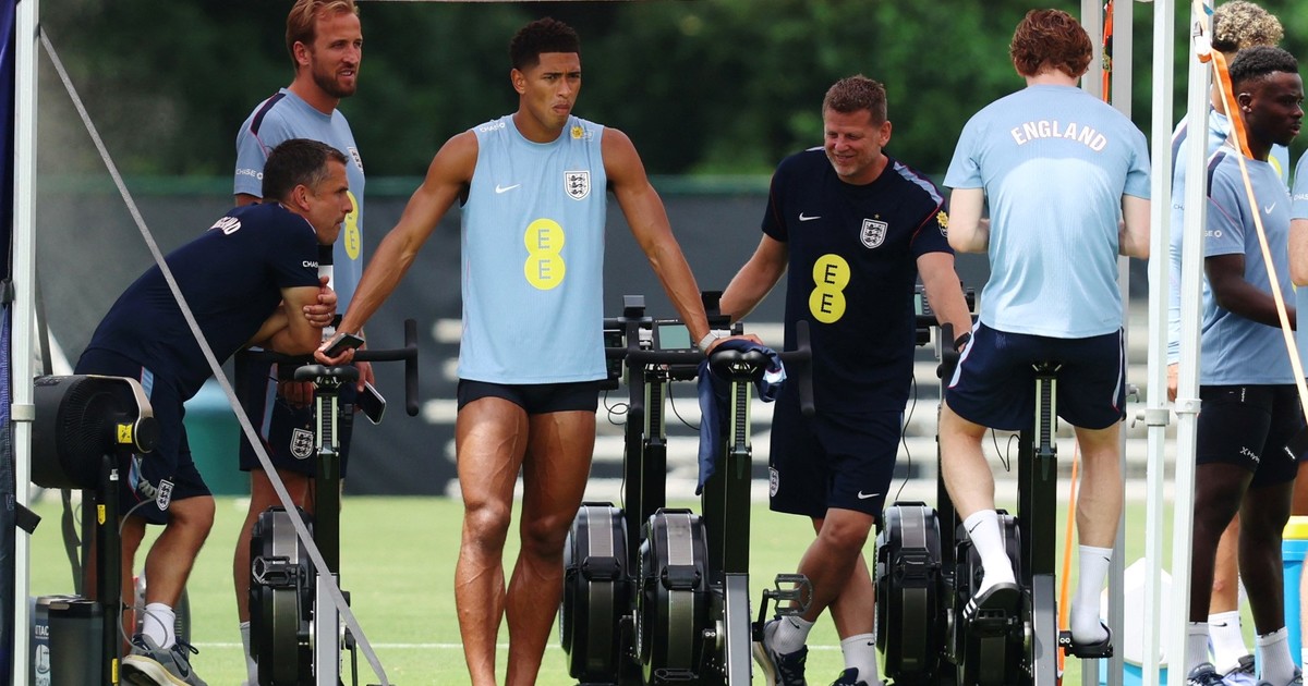 inglaterra-vive-un-dia-de-tension-en-el-mundial:-un-hombre-armado-irrumpio-en-su-concentracion-y-aislaron-a-un-jugador-por-un-virus