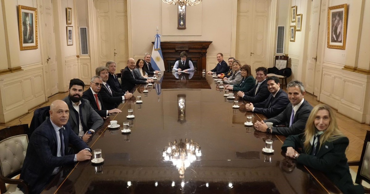milei-reunio-al-gabinete-en-la-primera-reunion-con-santilli-como-jefe:-avanza-la-reforma-de-la-carta-organica-del-banco-central