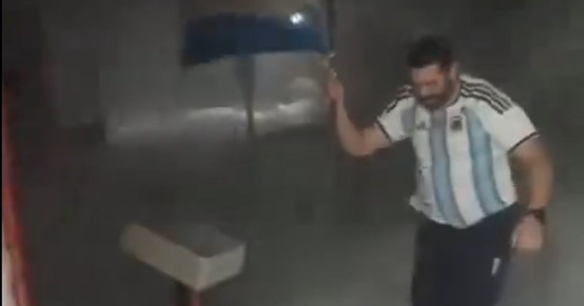 con-la-camiseta-de-la-seleccion-y-temperaturas-bajo-cero:-asi-celebro-un-docente en-la-antartida-la-victoria-ante-inglaterra