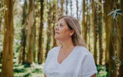 «Veo almas»: Noelia Pace, la médium que dice que colabora con el FBI y llena teatros