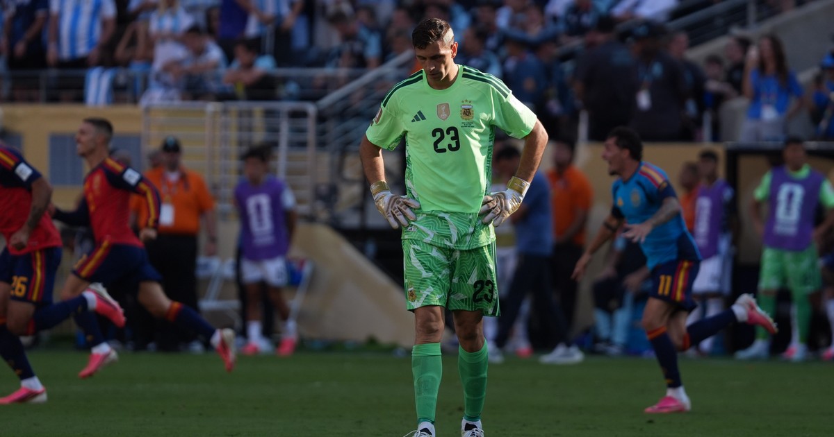 dibu-martinez-rompio-el-silencio-y-sembro-dudas-sobre-su-continuidad-en-la-seleccion:-«dar-un-paso-al-costado»
