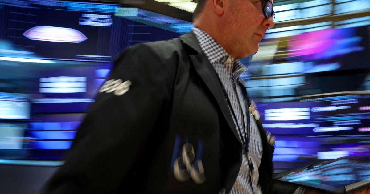 por-mas-ruido-global,-caen-acciones-y-bonos:-el-riesgo-pais-salta-y-el-dolar-llega-a-$1.515-en-los-bancos