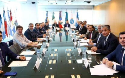 Las provincias aflojaron el ajuste y subieron el gasto público: seis gobernadores arrancaron el año con déficit