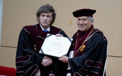 Universidad peruana distinguió a Javier Milei con el título de Doctor Honoris Causa en su visita a Lima