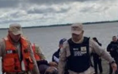 Rescate milagroso en el río Paraná tras la caída de un motociclista desde lo alto del puente General Belgrano
