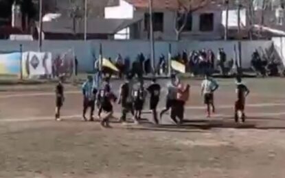 Le sacaron tarjeta roja, le pegó una trompada al árbitro y terminó preso