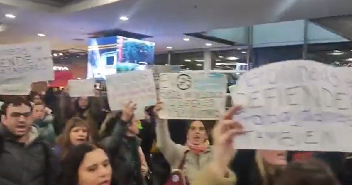 aeroparque:-una-protesta-gremial-provoca-demoras-en-los-mostradores-en-la-previa-del-fin-de-semana-largo